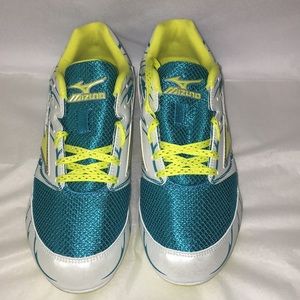 NWT LADIES MIZUNO CLEATS